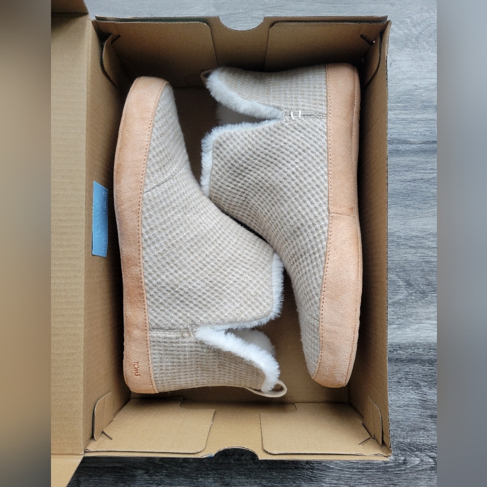 TOMS Lola Bootie Slipper Size 7